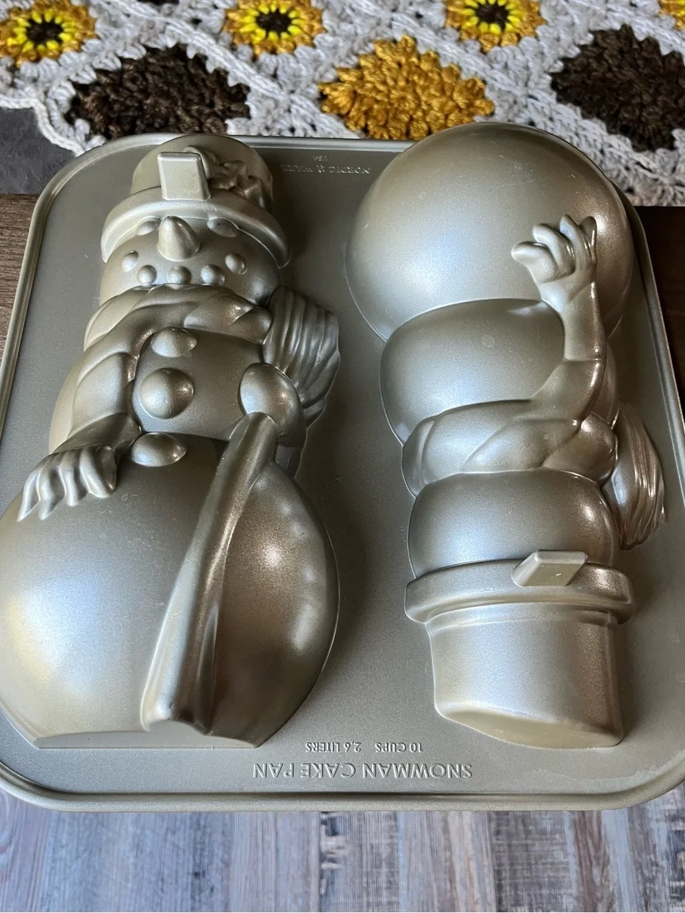 Nordic Ware Silver Snowman Cake Pan Mold 10 Cup
